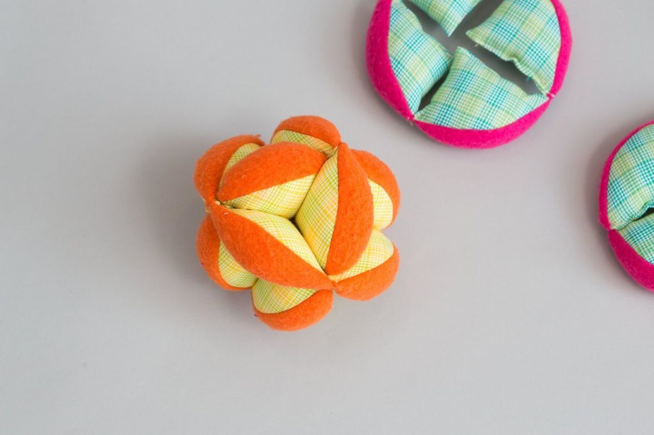 Zeki Plush Puzzle Ball